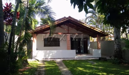 Casa à venda na Praia de Boraceia, à 350m da praia com  450m² de terreno e 150m² construida.