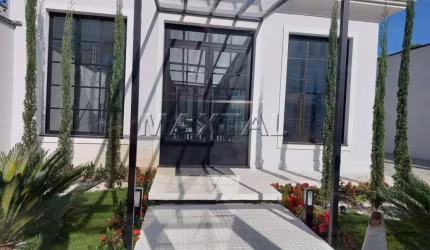 Prédio comercial novo para locação, paralelo à Av. Braz Leme, com 300m², 3 salas e 3 vagas.