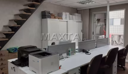 Sala comercial ao lado da Braz Leme com 100m². Com 2 banheiros e sala de reunião.