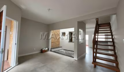 Sobrado com 200mt²  3 Dormitórios 1 Suíte , 3 Banheiros e 2 Vagas no Bairro  Vila Maria