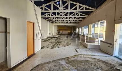 Salão comercial com 500m² de área construída, 5 salas, estacionamento, próximo Sonda  Supermercados.