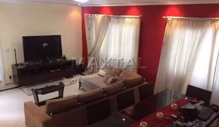 Sobrado em Santa Teresinha com 206m², 3 Dormitórios, 3 suíte, 5 banheiros e 5 vagas.
