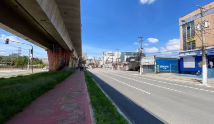 Conjunto Comercial em Santana com 2.120m². Com 3 andares, Salas, lojas e estacionamento