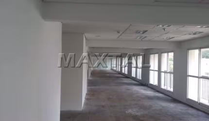 Conjunto comercial, 107m2 área util., sendo3  salas, 3 banheiro e 3 vagas,  são salas unificadas, la