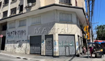 Loja de esquina na Penha, com 160m² mais estoque com total 340m², 2 vitrines, na Zona Leste.