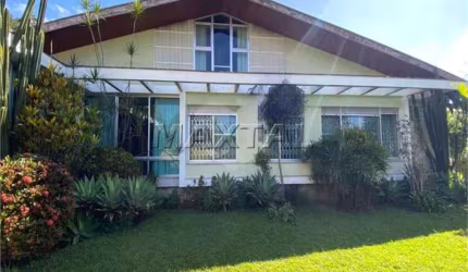Casa térrea à venda, de 4 dormitórios, 2 suítes , 5  banheiros, 4 vagas na Vila Albertina.