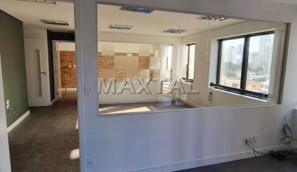 Conjunto comercial à venda, de 78m². Com 2 salas, e elevador, em Santana.