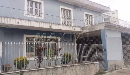Sobrado à venda, Jardim Tremembé. Com 3 dormitórios, sala, quintal e piscina.