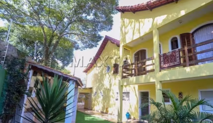 Casa no Parque Mandaqui, com 4 dormitórios, sendo 2 suítes, quintal, churrasqueira e 3 vagas.