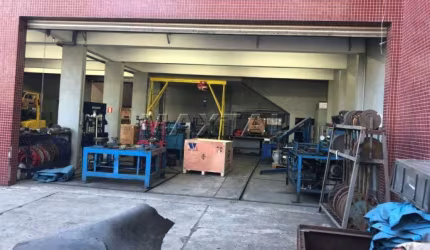 Galpão à venda de 540m². Com 3 salas, copa cozinha, 3 vagas,  na Avenida Mutinga.