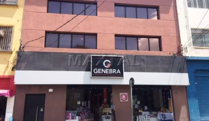 Prédio comercial no Centro de São Paulo com 1.000m² com 3 salas e 8 banheiros.