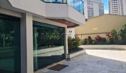 Apartamento 3 suítes com 2 vagas de garagem. Reformado e próximo a Brás Leme.