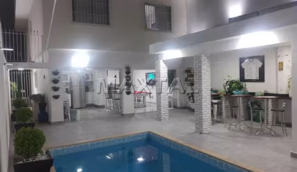 Sobrado à venda no Imirim com piscina, 3 dormitórios, suíte, sala estar e 5 banheiro 4 vagas.
