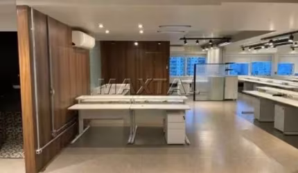 Sala comercial no centro de são paulo Laje corporativa, de 218 m² de área útil, ao lado do Metro