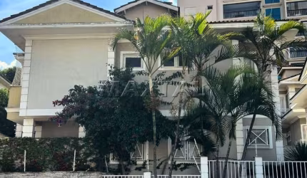Casa em Condomínio com 3 dormitórios, 1 suíte, 3 vagas de garagem, de 156m².
