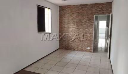 Casa comercial em Santana, 280m², com 6 salas, cozinha, 4 banheiros e 1 vaga.