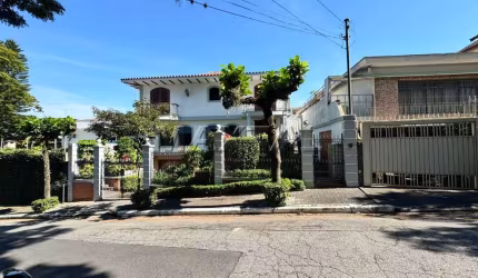 Casa toda mobiliada com piscina para locação no Jardim França, com 04 dormitórios e 5 vagas.