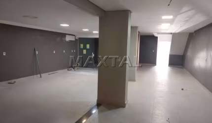 Casa em Santana com 500m², 6 salas, vão livre, 2 andares e 4 banheiros.