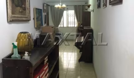 Apartamento na Parada Inglesa, com dois dormitórios, cozinha, sala, dois banheiros e vaga.