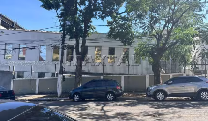 Aluga-se galpão no bairro do Limão com 1400 metros, mais escritórios, recepção e vestuários.