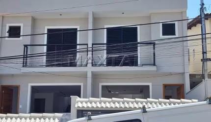 Sobrado novo residencial com 3 dormitórios, sendo 1 suíte, e 4 vagas, na Parada Inglesa, Zona Norte.