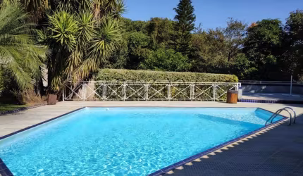Casa à venda em condomínio fazenda em Monte Alegre do Sul,  de 400m² área útil, piscina e 4 suítes.