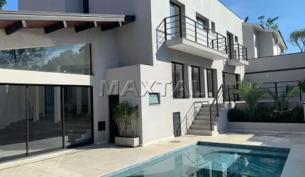 Casa para alugar, 550m² no Morumbi, 5 dormitórios, 5 suítes, 4 vagas de garagem