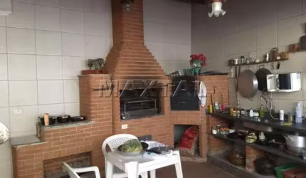 Casas térreas , 5 quartos , 2 Suítes, 3 banheiros, ideal para clinicas, espaço gourmet com 330m²
