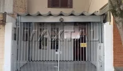 Sobrado de 95m² na Parada Inglesa com 2 dormitórios, 1 suíte, 1 sala, 1 cozinha, 2 vagas de garagem.