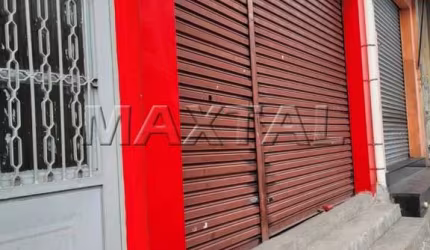 Loja à venda com sobreloja no Bom Retiro, 190m², banheiros e salas disponíveis.