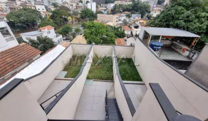 Sobrado à venda, de 135m² com excelente acabamento, amplo imóvel com 3 suítes com varanda e 2 vagas.