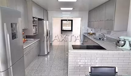 Casa na Santa Teresinha, de 570m². Com 4 quartos, 4 suítes, 4 vagas de garagem e 5 banheiros.