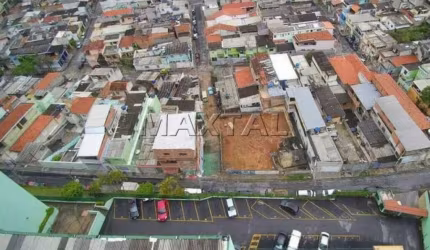Terreno de 450m² para locação no Lauzane Paulista, com casa de 5 cômodos e vagas de garagem