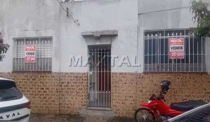Casa térrea em Santana, com 2 dormitórios, sala, cozinha, banheiro, lavanderia e quintal.