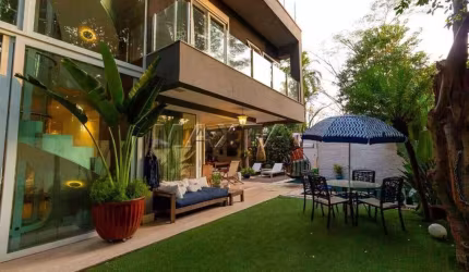 Casa de Condomínio à venda na Rua do Alto, 790m² de área útil , 4 suítes, 6 banheiros, 6 vagas.