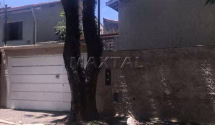 Casa térrea à venda, com 4 dormitórios, 1 suíte e 4 vagas de garagem.  Com 218m².
