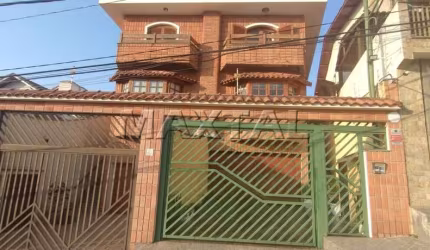 Sobrado 220m², no bairro de Santa Terezinha, com 3 quartos sendo 1 suíte e 5 vagas.