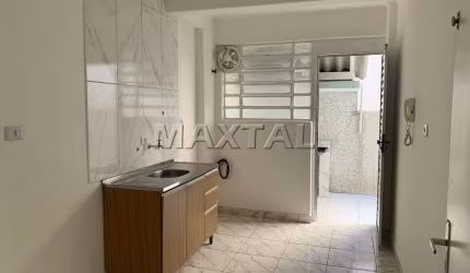 Apartamento à venda no bairro Água fria com 70m², com 2 dormitórios, 1 banheiro e 1 vaga.
