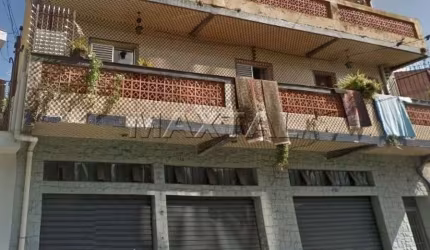 Prédio á venda de 200m², no bairro de Santa Teresinha. Com duas casas e uma loja.