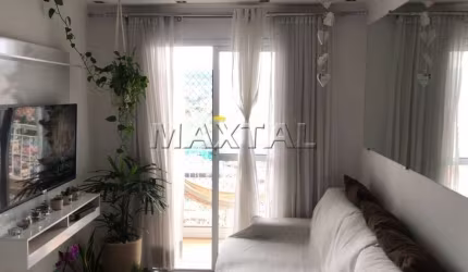 Apartamento 50m², em andar alto. Com 2 dormitórios, sala, cozinha, banheiro e lavanderia.