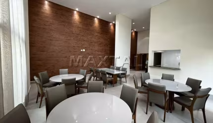 Apartamento à venda com 2 quartos, 2 banheiros sendo 1 suíte e 1 vaga de garagem.