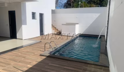 Casa à venda no Tremembé, com 4 quartos, 4 suítes, 2 lavabo, 6 vagas e piscina.