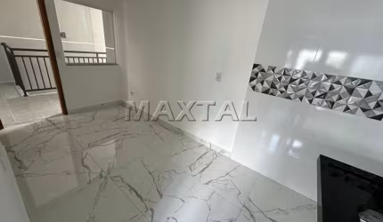 Apartamento novo à venda na Vila NIvi, de 48m²; Com 2 dormitórios, vaga e quintal privativo.