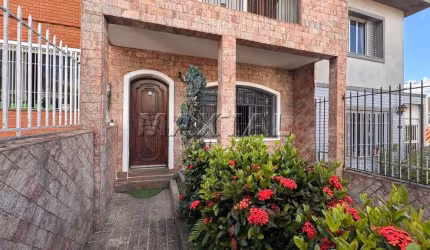 Sobrado à venda com 172m². Com 3 dormitórios, 3 vagas, sacada e jardim. Imirim.