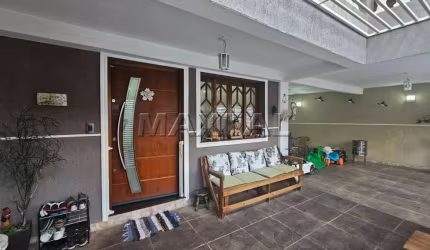 Casa à venda com 213m², 3 quartos, 1 suíte, 4 banheiros e 3 vagas. Próximo a Avenida Brás Leme.