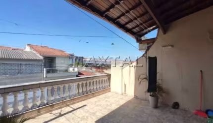 Sobrado com 226 m² à venda em Guarulhos. Com 3 dormitórios, 1 suíte, 2 banheiros e 2 vagas.