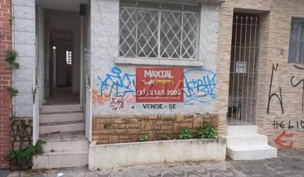 Sobrado à Venda em Rua movimentada e de comércio forte, com 200 metros quadrados. Na Vila Mariana