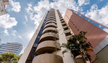 Apartamento à venda de 287m², na Alameda Itu. Com 4 dormitórios, 3 suítes e varanda.