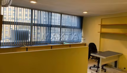 Excelente Sala Comercial, 38m² na Avenida Prestes Maia com recepção, copa cozinha e 1 banheiro.
