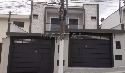 Sobrado à venda na região da Vila Ré. 3 dormitórios, 1 suíte e 2 vagas de garagem.